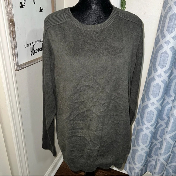 Levi's Other - Gray Levi’s sweater